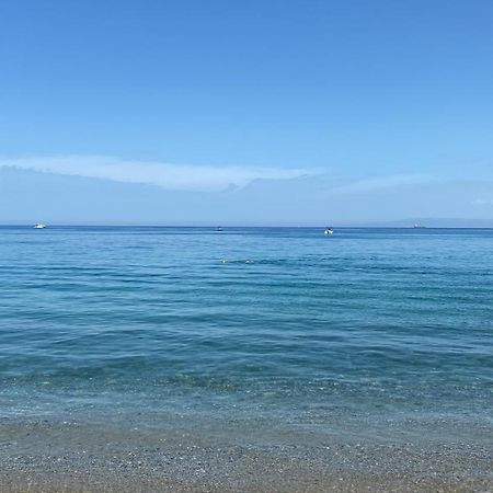 Tra Mare E Lago Torre di Faro Buitenkant foto