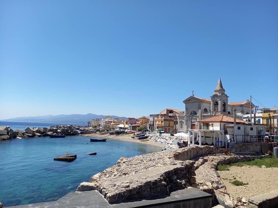 Tra Mare E Lago Torre di Faro Buitenkant foto